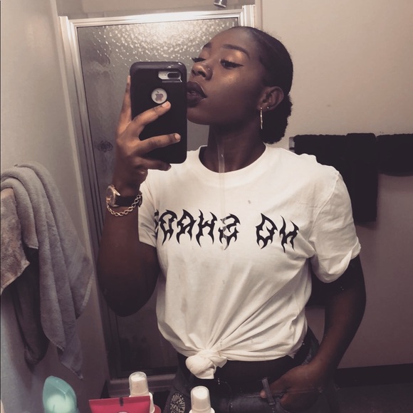 Hello loves, Welcome to my Closet ❤️ - Picture 5 of 5